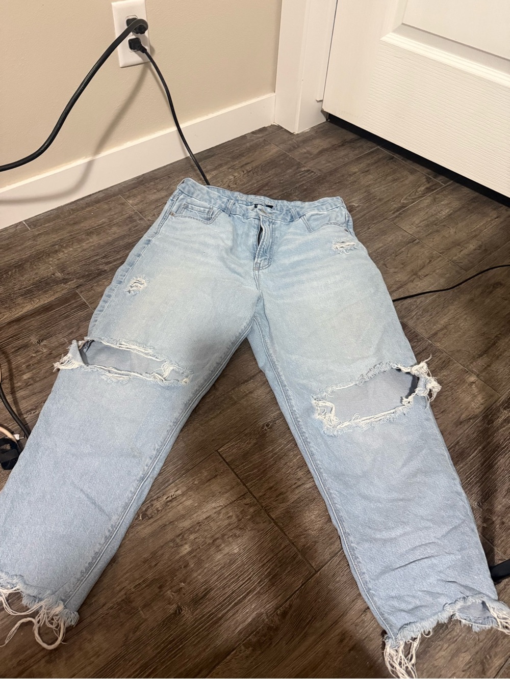 American Eagle Outfitters Light Blue Distressed Boyfriend Jeans